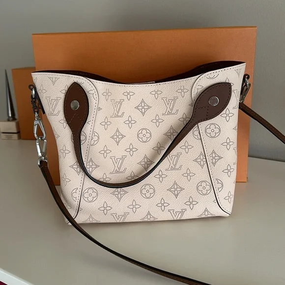 Louis Vuitton Authentic Limited Hina PM in Mahina Crème Shoulder Bag SOLD OUT - Picture 14 of 16